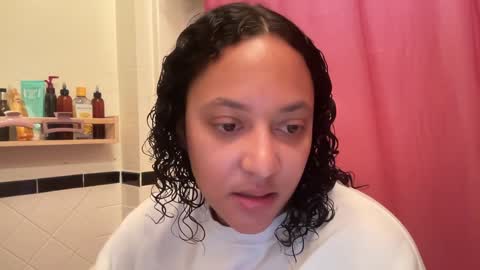 RIRI OR DREAMY online show from January 1, 5:22 pm