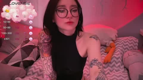 Snapshot of drillhouse_ chatting on February 24, 5:41 am Tara  online show from February 24, 5:41 am