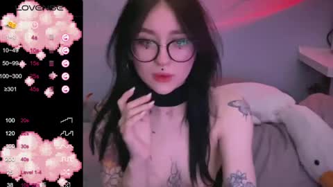 Snapshot of drillhouse_ chatting on February 19, 10:20 pm Tara  online show from February 19, 10:20 pm