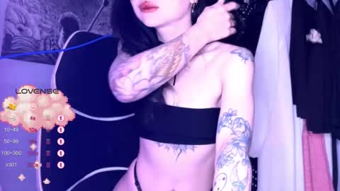 Snapshot of drillhouse_ chatting on October 17, 4:05 am Tara  online show from October 17, 4:05 am