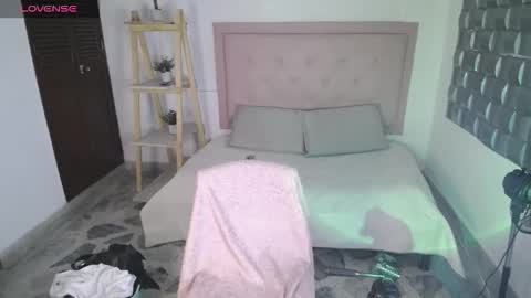 dulce__lovee online show from November 22, 10:23 pm