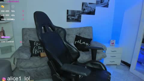 Snapshot of dulce_alice_ chatting on October 2, 8:36 pm ALICE online show from October 2, 8:36 pm