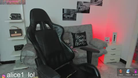 Snapshot of dulce_alice_ chatting on February 22, 10:40 am ALICE online show from February 22, 10:40 am