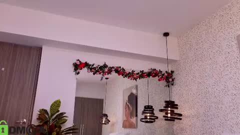 dulce_isabel_ online show from June 12, 4:09 am