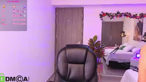 dulce_isabel_ online show from June 29, 3:46 am