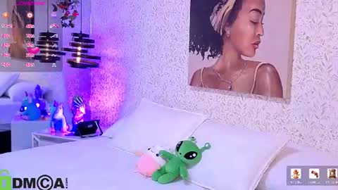 dulce_isabel_ online show from June 25, 4:01 am