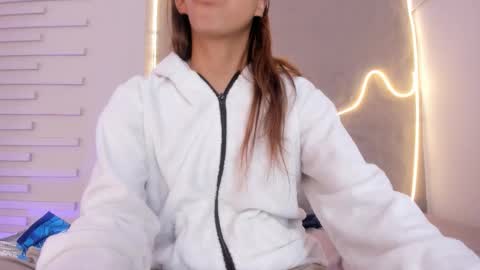 dulce_quintana online show from December 1, 12:30 pm