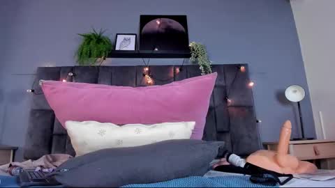 DULCE AURORA online show from February 19, 7:52 am