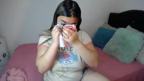 Snapshot of dumont_model chatting on February 20, 7:12 am Nicole   online show from February 20, 7:12 am