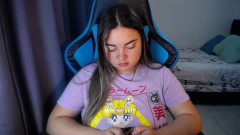 Snapshot of dumont_model chatting on January 30, 9:36 pm Nicole   online show from January 30, 9:36 pm