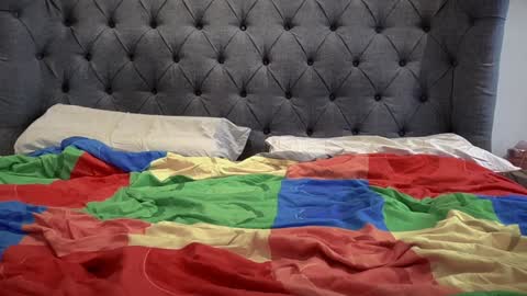 Nadia Ferreira  online show from November 7, 10:10 am