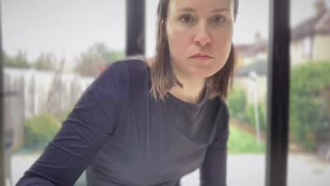 Nadia Ferreira  online show from February 4, 9:49 am