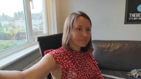 Nadia Ferreira  online show from June 2, 9:21 am