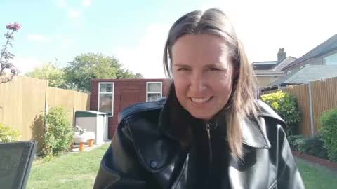 Nadia Ferreira  online show from April 21, 9:27 am