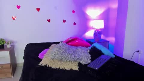 ebony_cute9 online show from February 13, 8:32 pm