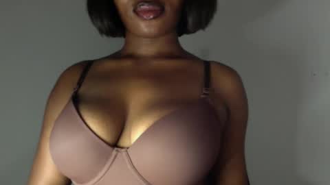 delilah online show from April 19, 6:21 pm