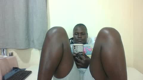 Snapshot of ebonyblack28 chatting on September 15, 7:10 pm MELVINE online show from September 15, 7:10 pm
