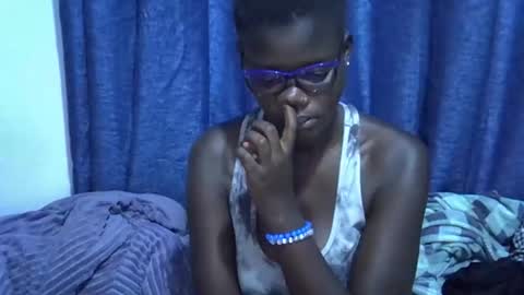 ebonybloom01 online show from October 2, 3:22 am