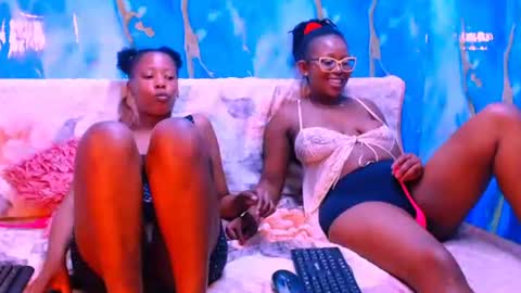 Snapshot of ebonypretty4u chatting on October 12, 8:17 am ebonypretty4u online show from October 12, 8:17 am