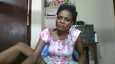 Snapshot of ebonyqueen4 chatting on October 15, 5:10 am JACKLINE online show from October 15, 5:10 am