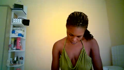 ebonytanqueen online show from July 11, 9:15 pm