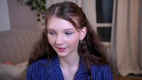 Lisa  online show from April 5, 11:04 pm