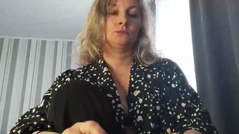 edithmanning online show from February 25, 8:57 am