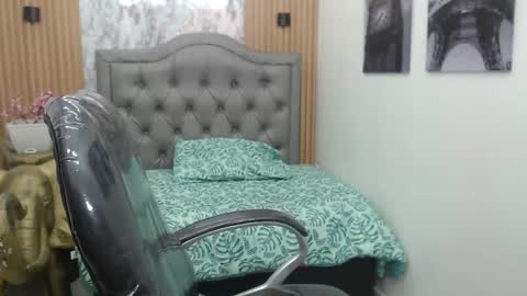 EILISH HALL online show from November 22, 10:45 pm