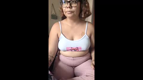 eimy_saenzz online show from March 4, 6:03 pm