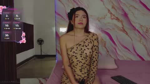 eimyaniston cute online show from April 28, 3:16 pm