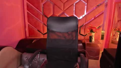 Eimy online show from February 14, 1:57 pm