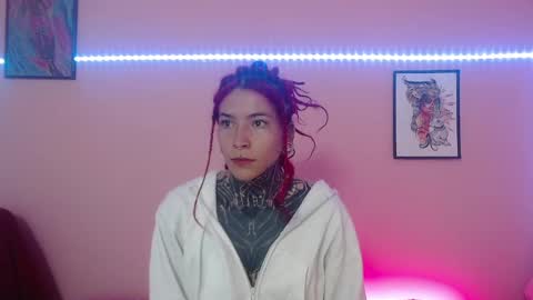 Snapshot of eimytatto_ chatting on February 13, 12:21 pm Carla online show from February 13, 12:21 pm