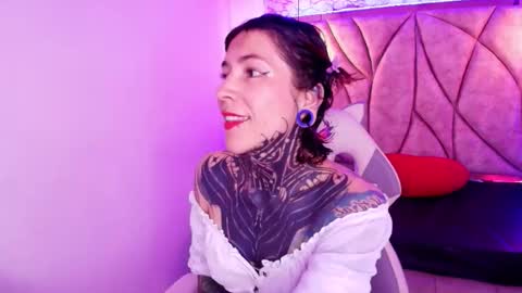 Snapshot of eimytatto_ chatting on October 16, 7:49 pm Carla online show from October 16, 7:49 pm