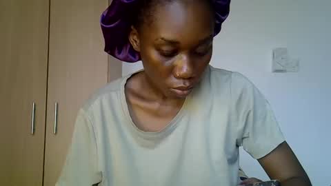 petite online show from December 8, 12:52 pm