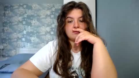 Elanis online show from June 8, 1:45 pm