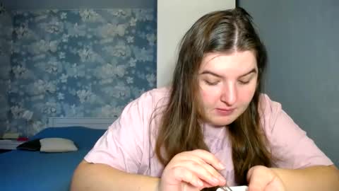 Snapshot of elanis_blair chatting on December 15, 9:56 am Elanis online show from December 15, 9:56 am