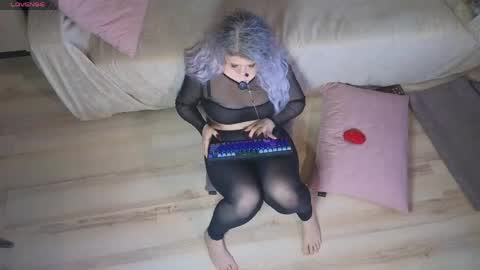 elarasable online show from March 17, 3:16 pm