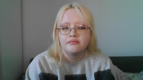 elayne_sweet online show from April 16, 8:03 am