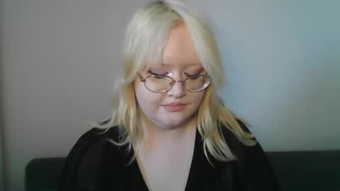 elayne_sweet online show from April 7, 9:22 am