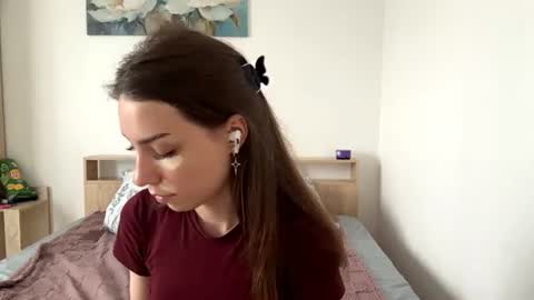 Mia online show from July 15, 9:47 am