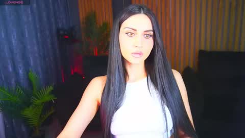 elegant_mysterious online show from January 31, 9:24 pm