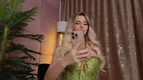 Eleine online show from November 8, 2:49 am