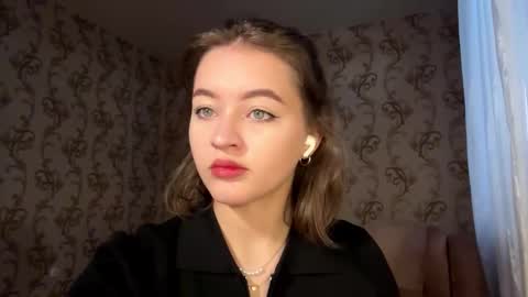 Mia online show from March 9, 6:16 am