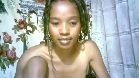 Snapshot of elenah0123 chatting on December 9, 8:11 am elenah013 online show from December 9, 8:11 am