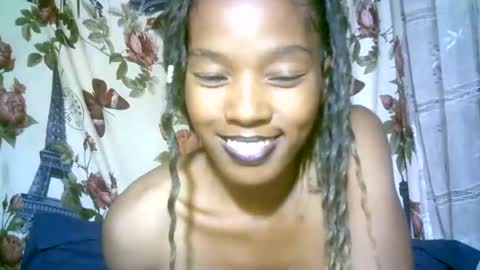 Snapshot of elenah0123 chatting on December 18, 6:10 am elenah013 online show from December 18, 6:10 am