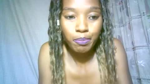 Snapshot of elenah0123 chatting on January 30, 6:35 am elenah013 online show from January 30, 6:35 am