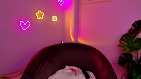 elenamonroe_ online show from April 11, 7:45 am