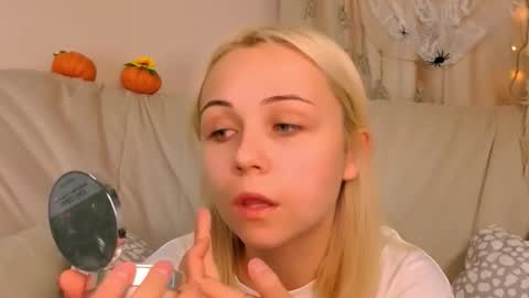 Snapshot of elenamonroee chatting on October 20, 5:10 am elenamonroee online show from October 20, 5:10 am