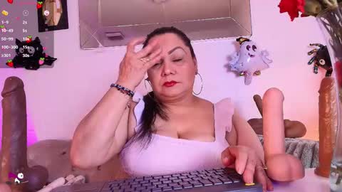 Snapshot of elenna_boobs_ chatting on October 19, 7:21 am elenna_boobs_ online show from October 19, 7:21 am