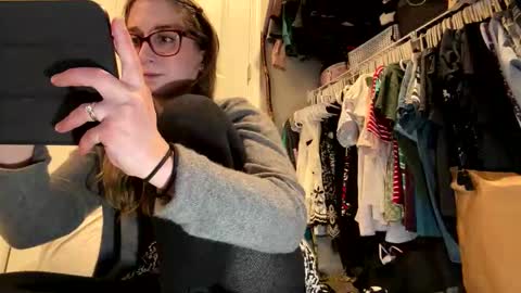 Elenore Hoesevelt online show from November 24, 3:08 am